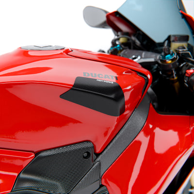 Ducati Panigale / Streetfighter V4 (2025+) – PROTECTIONS LATÉRALES DE RÉSERVOIR EN FIBRE DE CARBONE