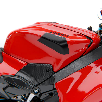 Ducati Panigale / Streetfighter V4 (2025+) – PROTECTIONS LATÉRALES DE RÉSERVOIR EN FIBRE DE CARBONE